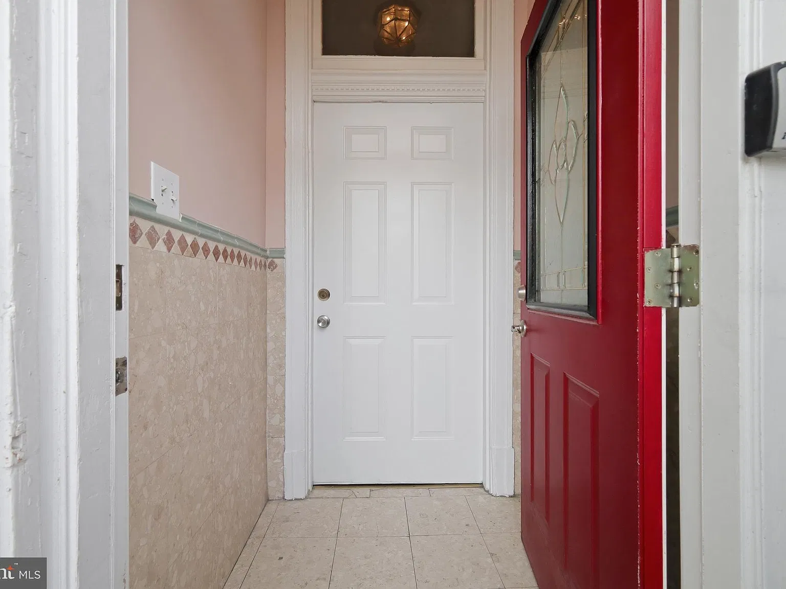 3 bed, 1.0 bath, 2120 sqft, $2,995 — Photo 2