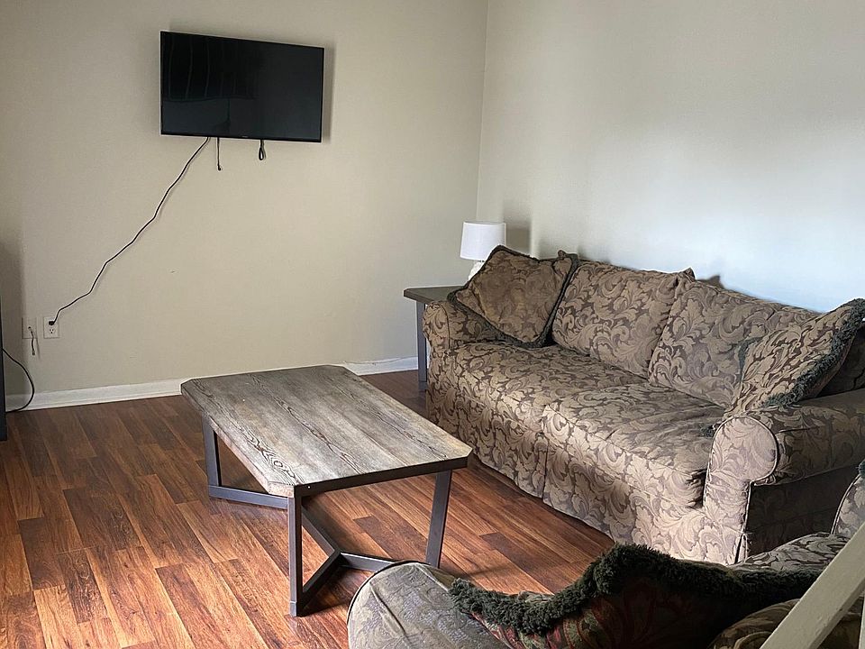 1st image of 1842 Fox Run Dr APT 4