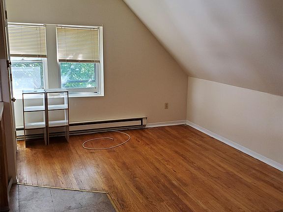 4th image of 14 S Lake Ave APT 6