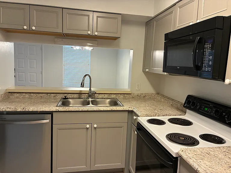 705 Northlake Dr — Photo 9
