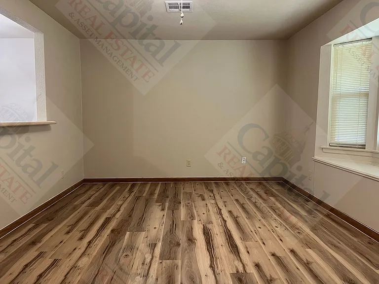 18251 SE 29th St — Photo 4