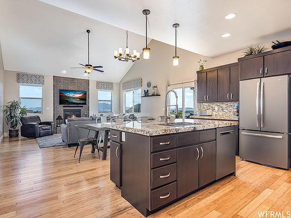 5th image of 2023 W Woodview Dr
