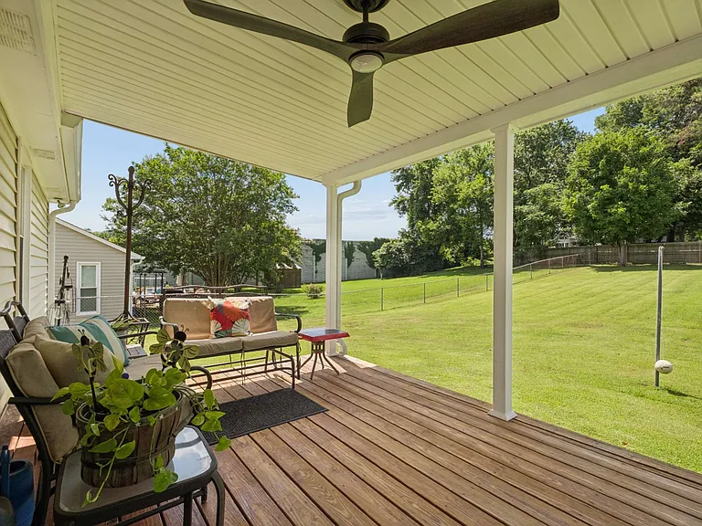504 Riverview Dr — Photo 32