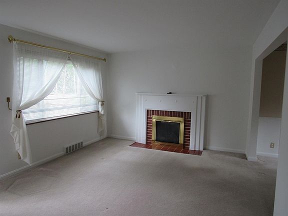 3rd image of 8056 Clough Pike