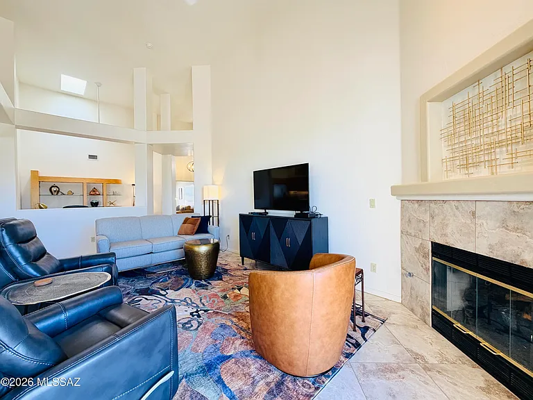 1465 W Bridalveil Pl — Photo 19