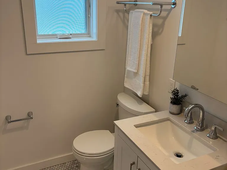 200 Laurel St — Photo 15
