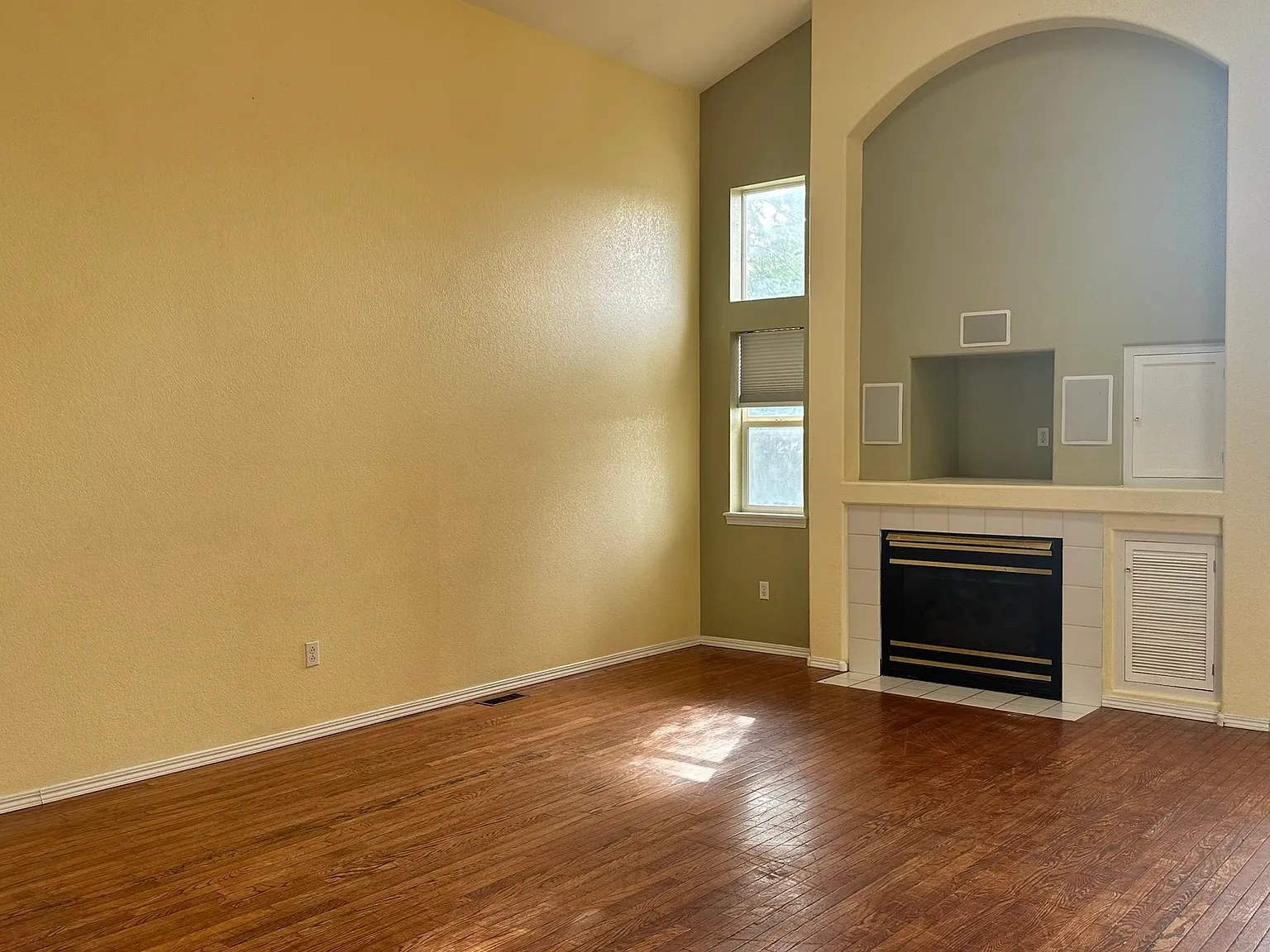 4 bed, 2416 sqft, $3,200 — Photo 4