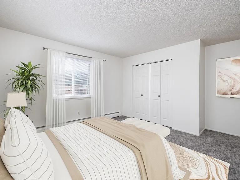 Parkway Manor Apartment Homes — Photo 12
