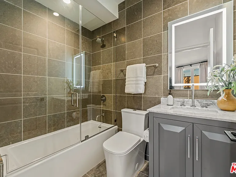 1825 Pandora Ave #Penthouse 402 — Photo 25