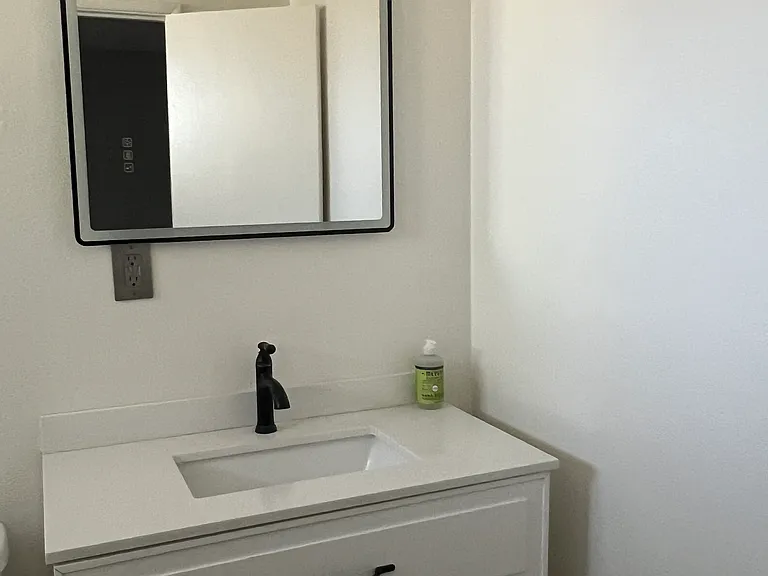 703 E Grove St — Photo 12