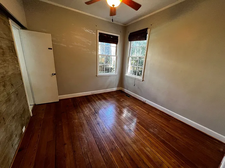 1022 Henderson St — Photo 15