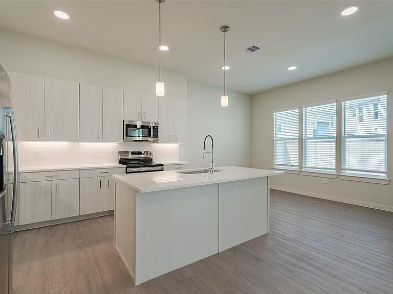 22014 Lesley Grove Ln — Photo 2