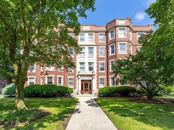 135 Pleasant St APT 14, Arlington, MA 02476