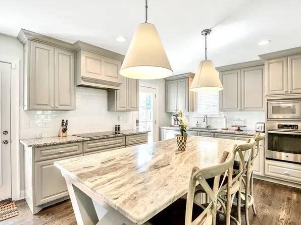 3720 Woodmont Ln, Nashville, TN 37215