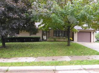 1832 Churchill Dr, Dubuque, IA 52001