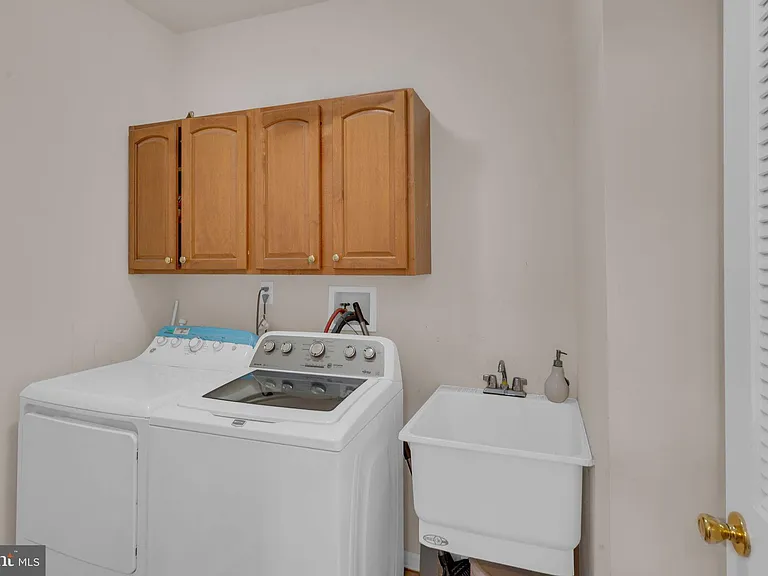 16 Cardiff Ct — Photo 33
