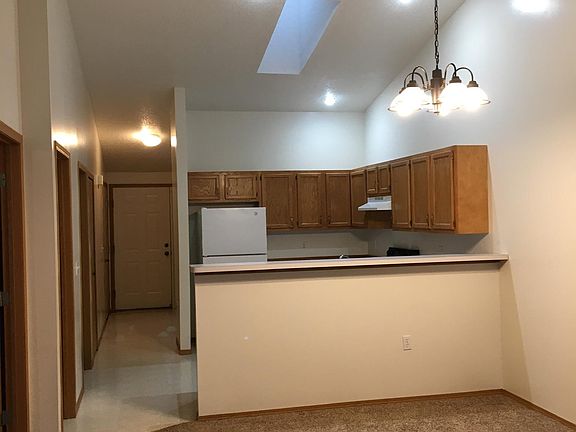 4th image of 431 W River Park Dr