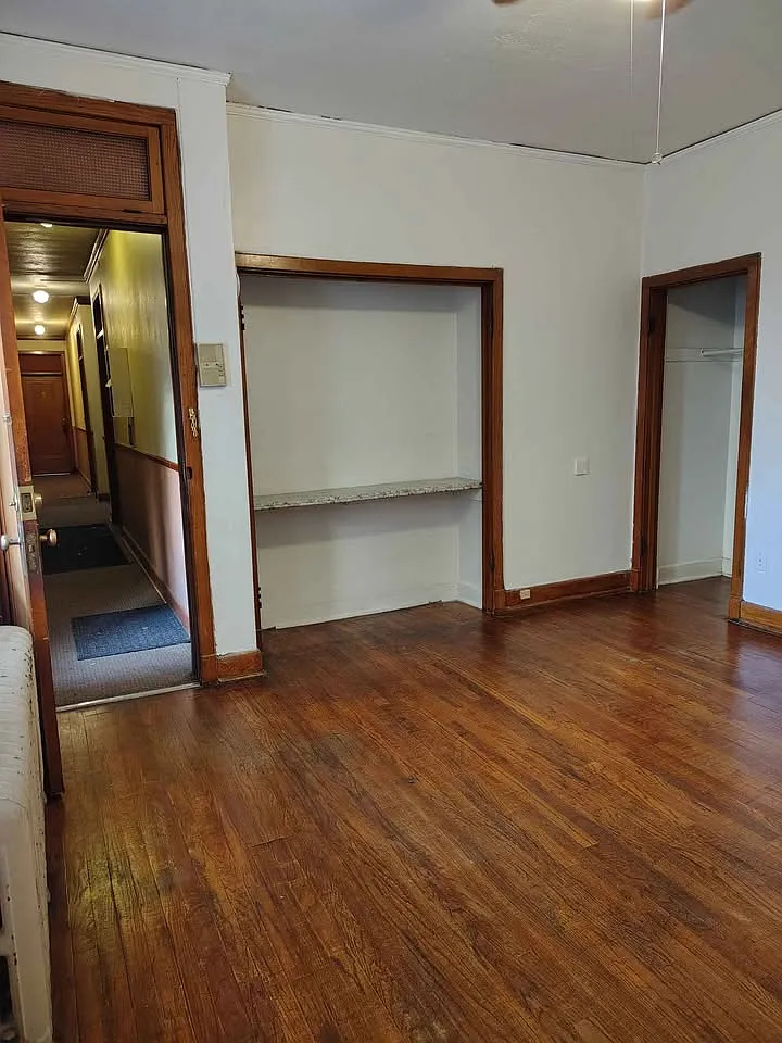Devonshire Apartments at 1107 Pennsylvania St — Photo 4