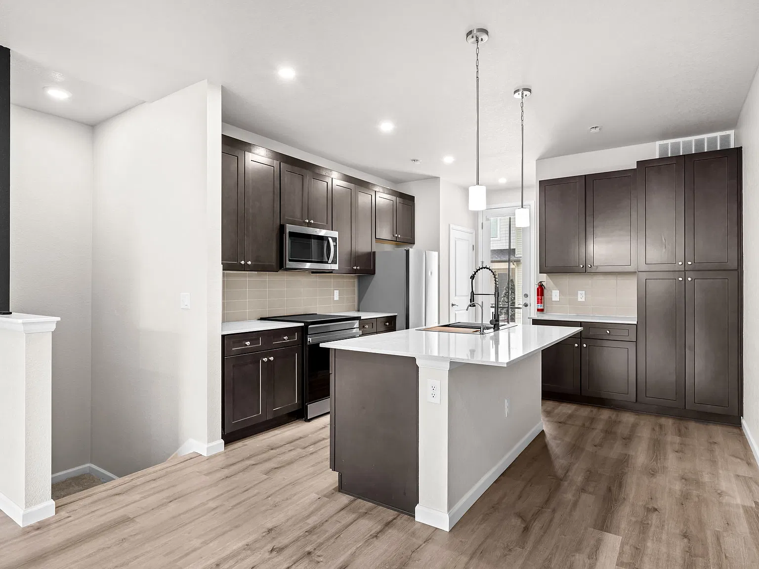 2 bed, 2.5 bath, 1302 sqft, $2,600 — Photo 3