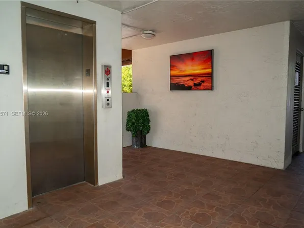 854 NW 87th Ave APT 405, Miami, FL 33172