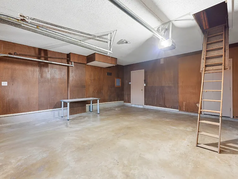 8607 Norwich Dr — Photo 33