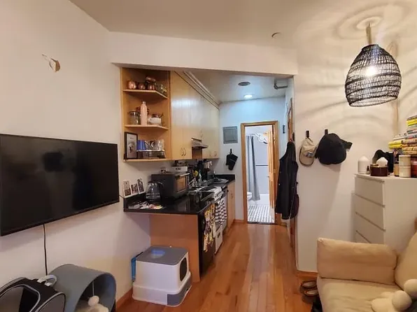 109 Joralemon Street image 2 of 7