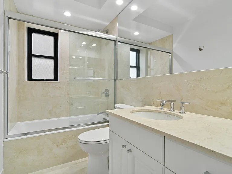 330 W 58th St #12H — Photo 8