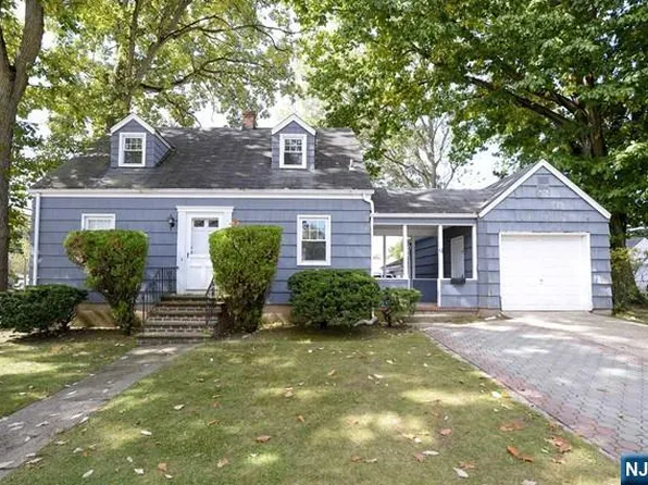 9 Hickory St, Dumont, NJ 07628