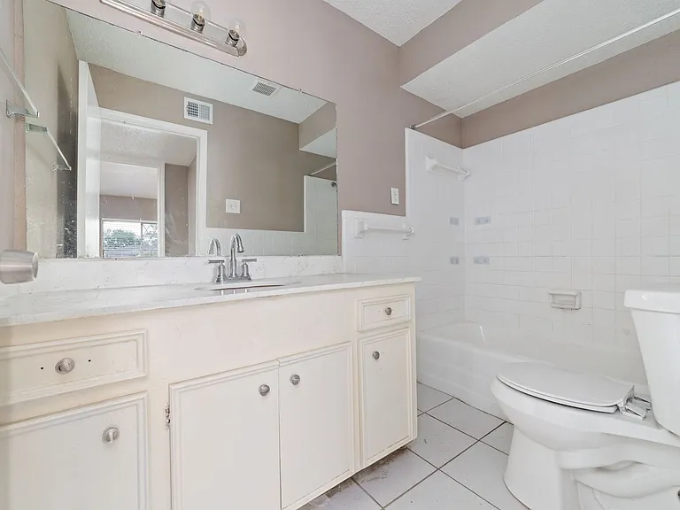 Newly Renovated Apartment In Houston — Photo 33