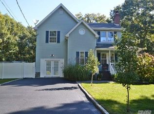 169 Hammond Ln, Centereach, NY 11720