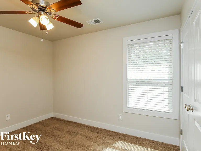 2375 Belaire Dr — Photo 12
