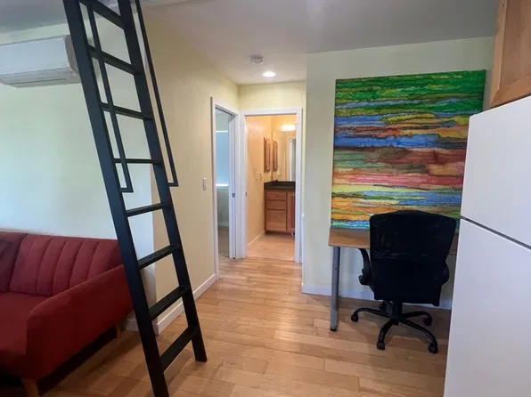 Contemporary One+ bed house in Central Ashland Location!, 872 Siskiyou Blvd, Ashland, OR 97520