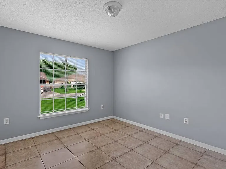 568 Kingfisher Dr — Photo 10