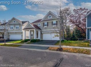 2030 Pine Lake Trl, Keego Harbor, MI 48320