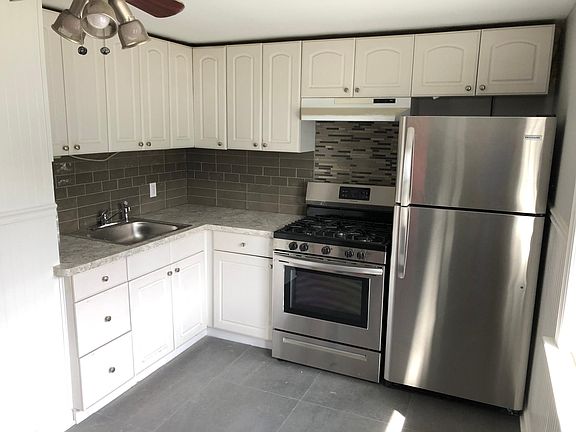 4th image of 383 Washington Ave