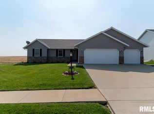 1006 Simon Ct, Eureka, IL 61530