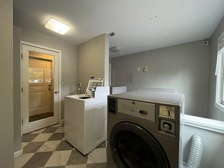 15827 NE Glisan St #5 — Photo 29