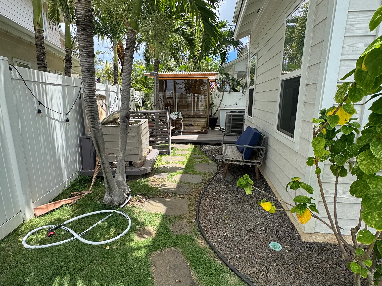 4 bed, 2071 sqft, $5,700 — Photo 2