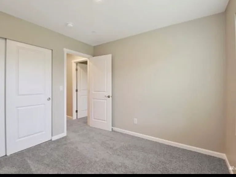 8804 E Gilman Ave — Photo 4