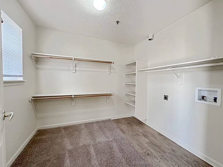 Alison Pointe Apartments — Photo 47