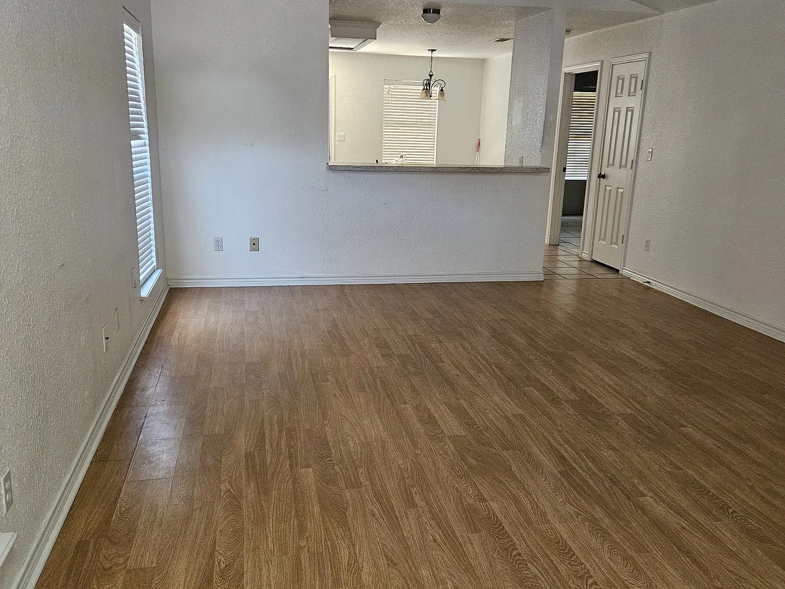3 bed, 1400 sqft, $1,500 — Photo 2