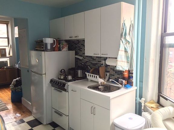 3rd image of 104 Macdougal St APT 16