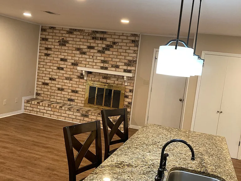 4210 Langley Ave — Photo 4