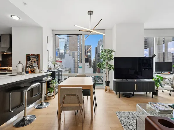 247 W 46th St APT 2204, New York, NY 10036