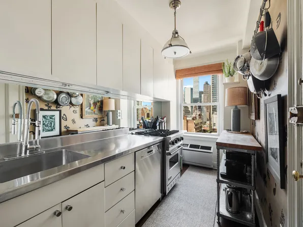 400 East 59th Street image 4 of 6