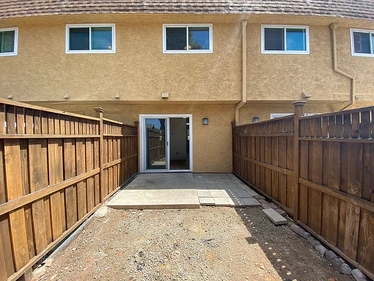 Breakwater Townhomes — Photo 17