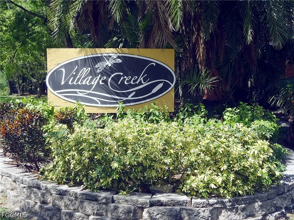 2 bed, 2.0 bath, 883 sqft, $1,375 — Photo 2