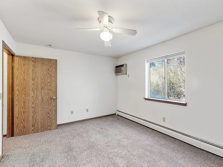 Ashford Apartments — Photo 37