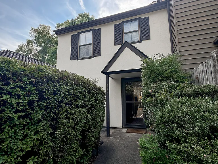 738 Exton Ct — Photo 1