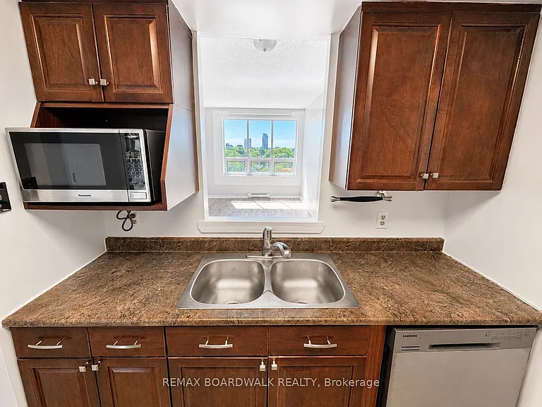 35 Holland Ave #907 — Photo 9